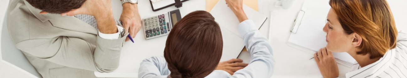 personas en gestoría laboral